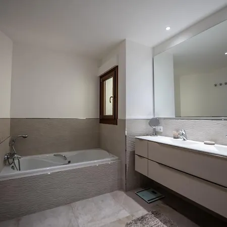 Luxury At Lomas Del Rey, Puente