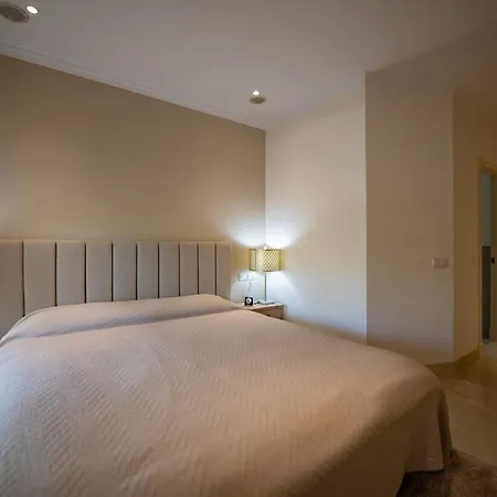 Luxury At Lomas Del Rey, Puente Apartment Marbella