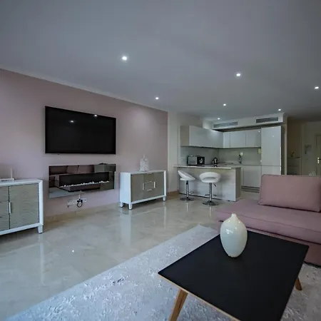 Luxury At Lomas Del Rey, Puente