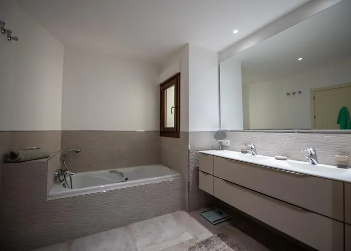 Luxury At Lomas Del Rey, Puente